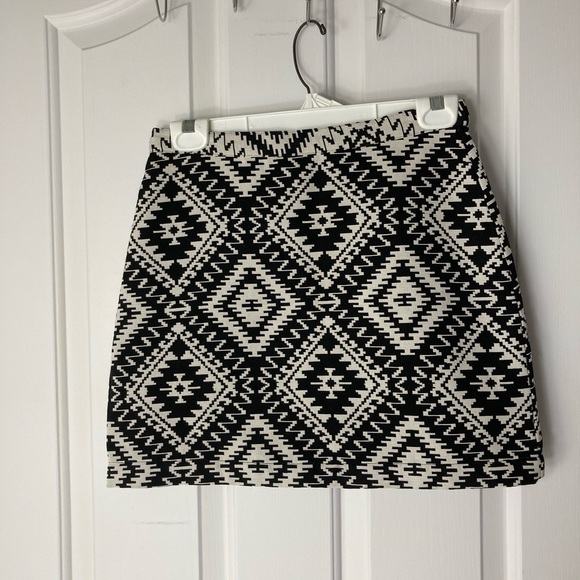 Topshop Tall Black and White Aztec Woven Skirt - Picture 2 of 8